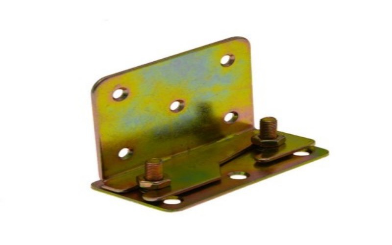 Metal corner bracket